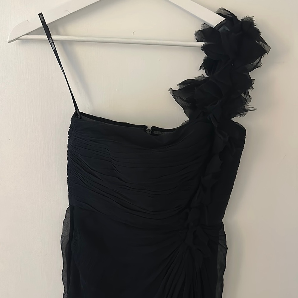 Pictures don’t do justice to the beautiful details of this petite dress